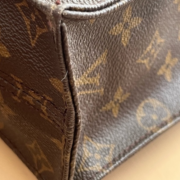 Louis Vuitton - Picture 7 of 16